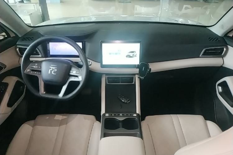 Used BYD Yuan UP 2025 Model 301KM Leading Version Center Console