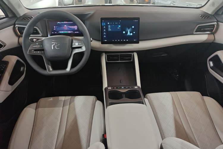 Used BYD Yuan UP 2025 Model 301KM Leading Version Center Console