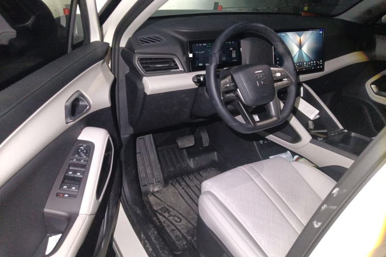 Used BYD Yuan UP 2025 Intelligent Driving Version 401 KM Dynamic Edition Driver Seat