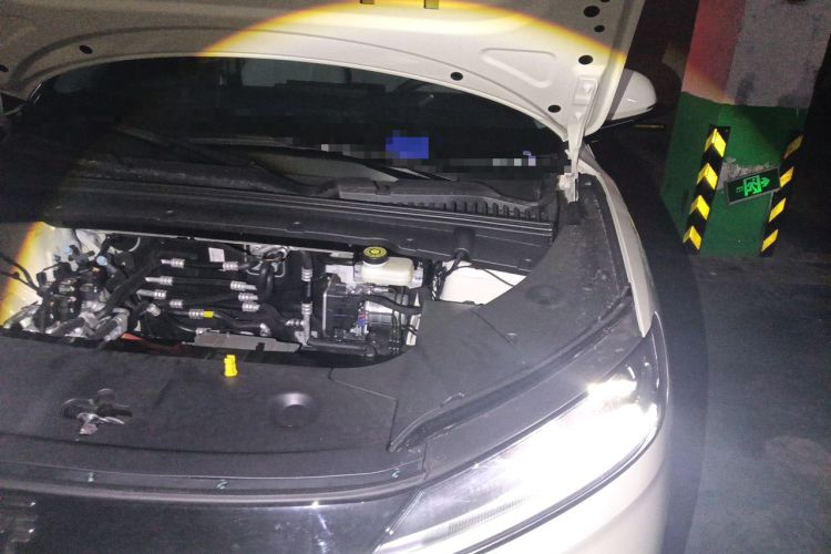 Used BYD Yuan UP 2025 Intelligent Driving Version 401 KM Dynamic Edition Engine Bay Left