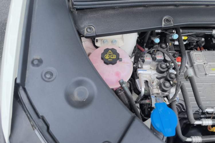 Used BYD Yuan UP 2025 Model 301KM Leading Version Engine Bay Right