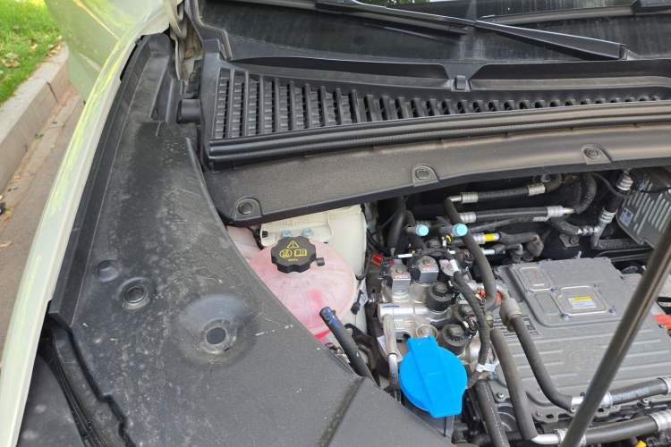 Used BYD Yuan UP 2025 Model 301KM Leading Version Engine Bay Right