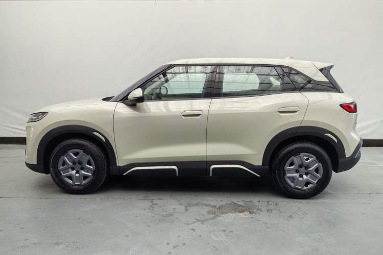 Used BYD Yuan UP 2025 Model 301KM Leading Version Exterior 12