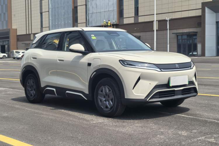 Used BYD Yuan UP 2025 Intelligent Driving Version 401 KM Dynamic Edition Exterior 2