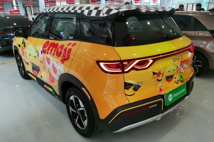 Used BYD Yuan UP 2025 Intelligent Driving Version 401 km Beyond-Range Edition Exterior 2