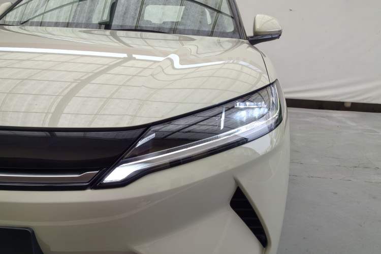 Used BYD Yuan UP 2025 Model 301KM Leading Version Exterior 2