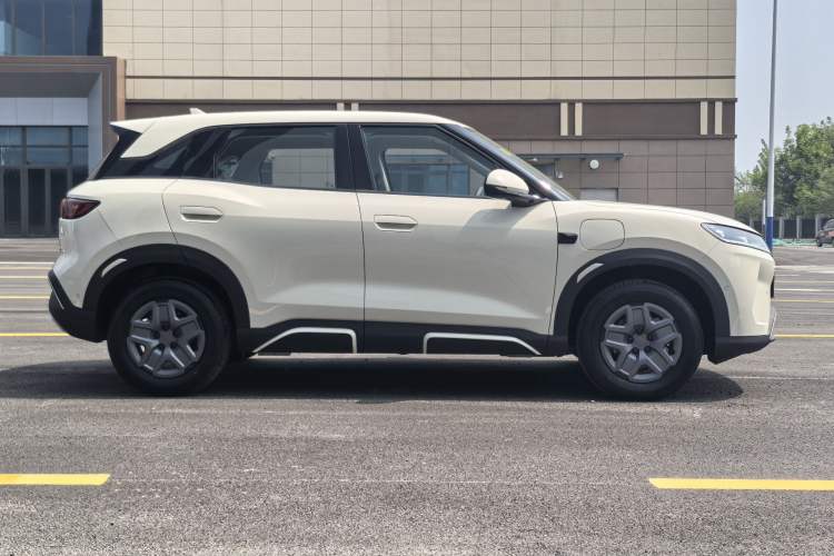 Used BYD Yuan UP 2025 Intelligent Driving Version 401 KM Dynamic Edition Exterior 3