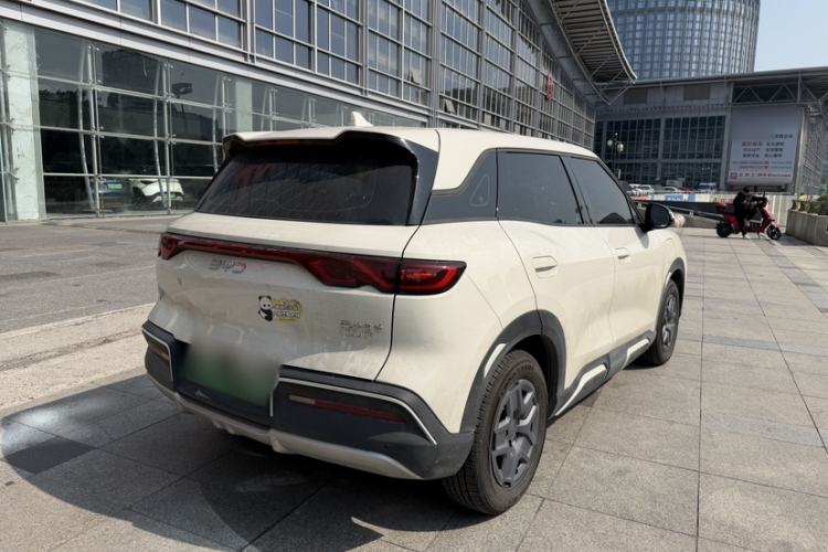 Used BYD Yuan UP 2025 Model 301KM Leading Version Exterior 4