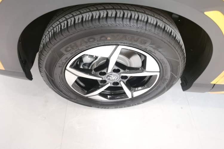 Used BYD Yuan UP 2025 Intelligent Driving Version 401 km Beyond-Range Edition Exterior 4