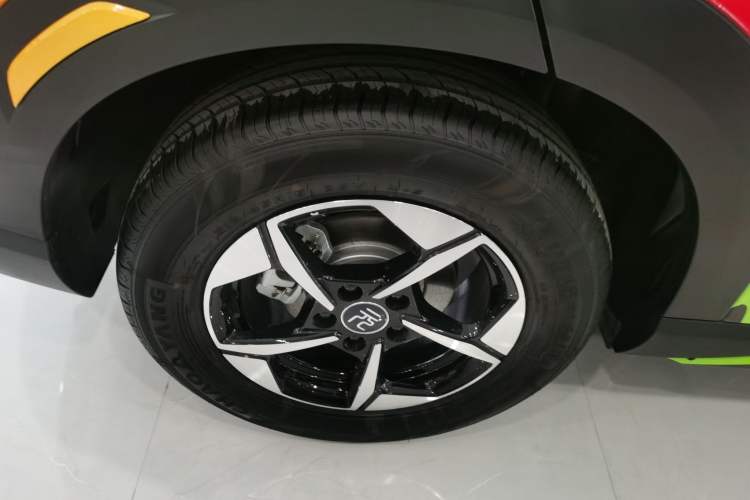 Used BYD Yuan UP 2025 Intelligent Driving Version 401 km Beyond-Range Edition Exterior 5