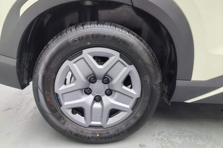 Used BYD Yuan UP 2025 Model 301KM Leading Version Exterior 5
