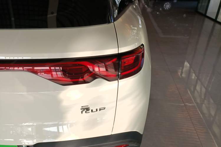 Used BYD Yuan UP 2025 Model 301KM Leading Version Exterior 6