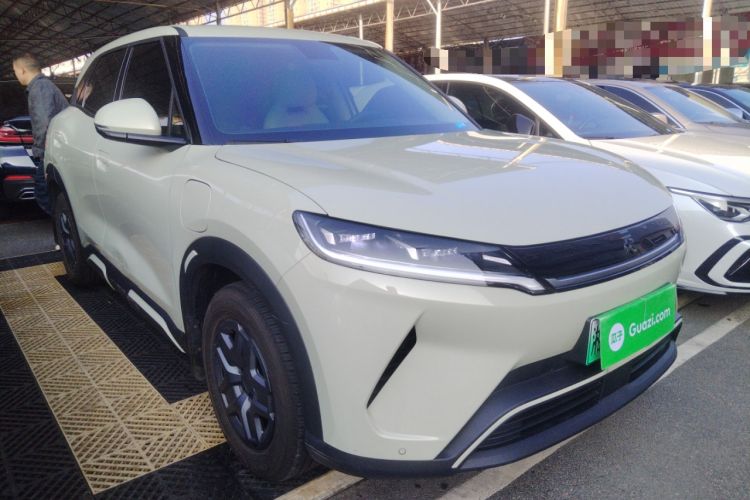 Used BYD Yuan UP 2025 Model 301KM Leading Version Front Right 45 Deg