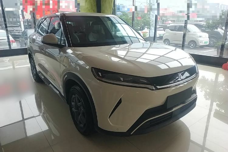 Used BYD Yuan UP 2025 Model 301KM Leading Version Front Right 45 Deg