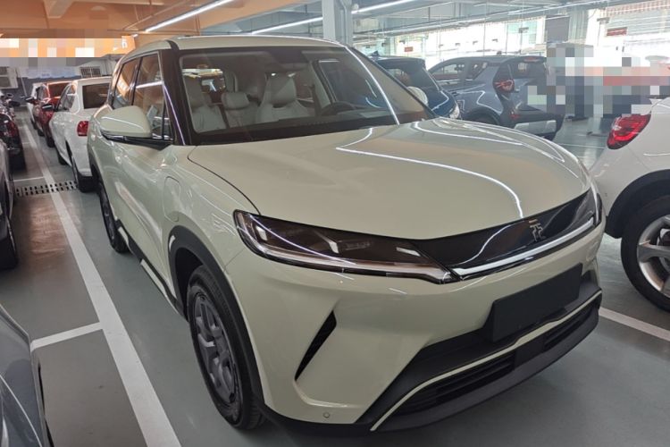 Used BYD Yuan UP 2025 Model 301KM Leading Version Front Right 45 Deg