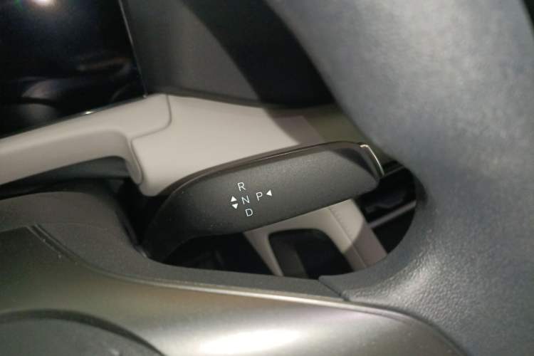 Used BYD Yuan UP 2025 Model 301KM Leading Version Gear Lever