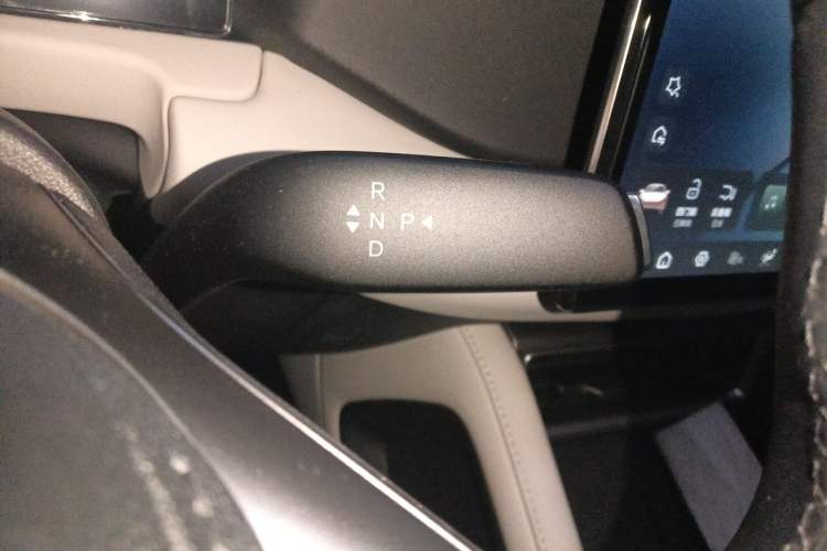 Used BYD Yuan UP 2025 Intelligent Driving Version 401 KM Dynamic Edition Gear Lever