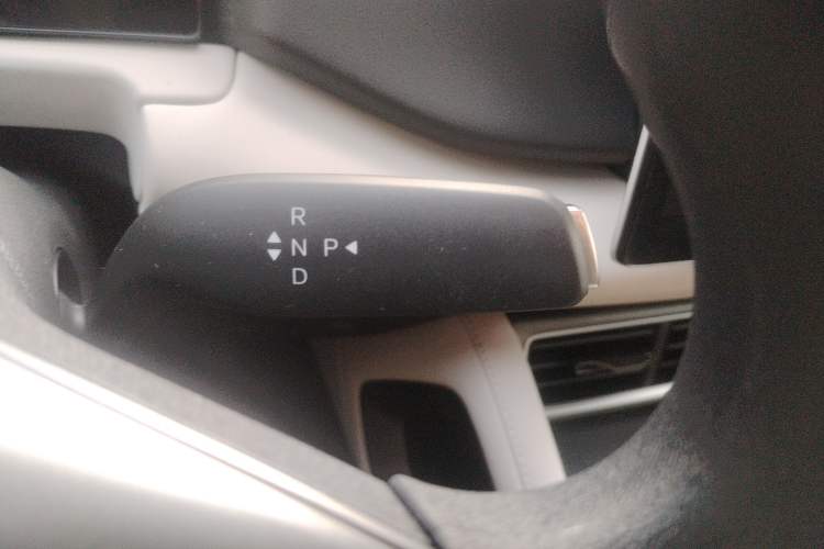 Used BYD Yuan UP 2025 Model 301KM Leading Version Gear Lever