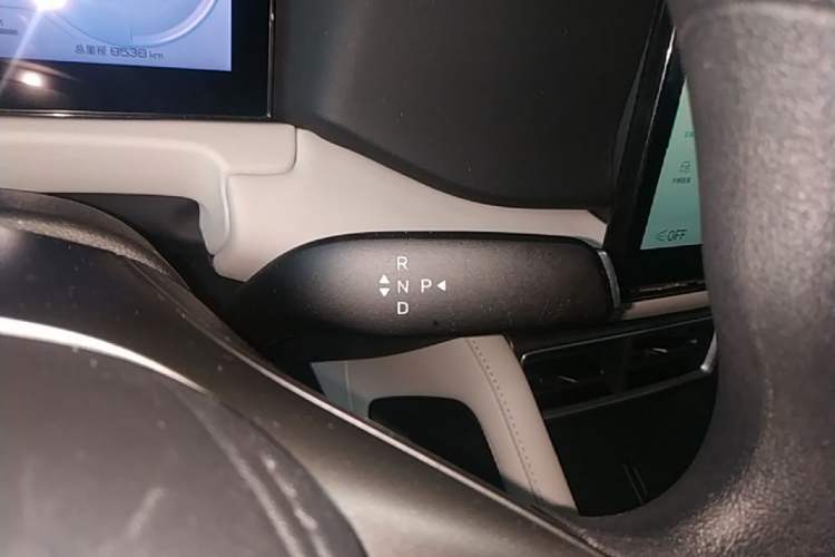 Used BYD Yuan UP 2025 Model 301KM Leading Version Gear Lever