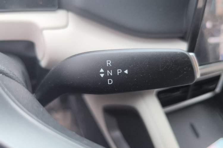 Used BYD Yuan UP 2025 Model 301KM Leading Version Gear Lever