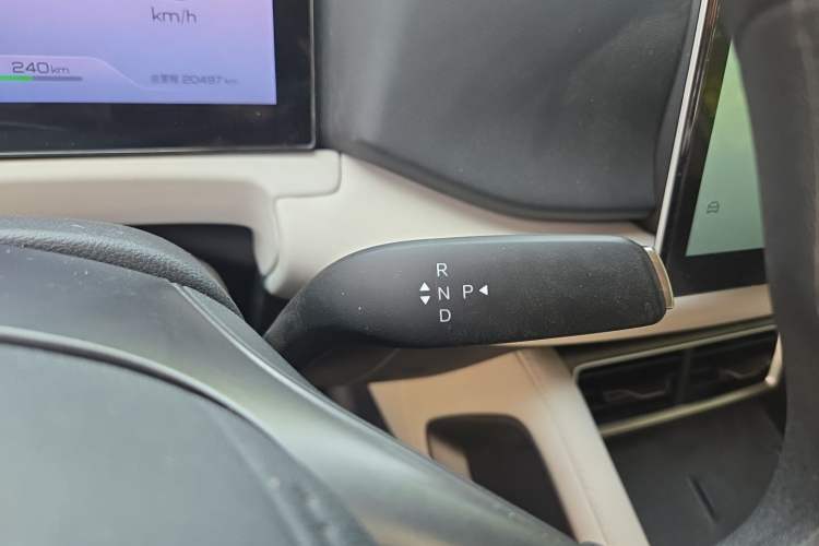 Used BYD Yuan UP 2025 Model 301KM Leading Version Gear Lever