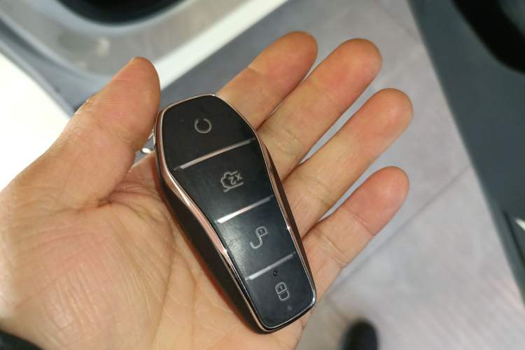 Used BYD Yuan UP 2025 Model 301KM Leading Version Interior 1