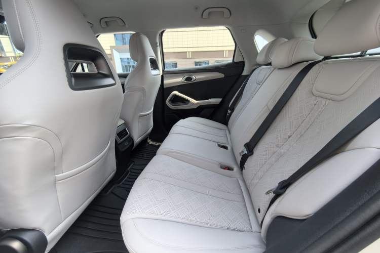 Used BYD Yuan UP 2025 Intelligent Driving Version 401 KM Dynamic Edition Interior 2