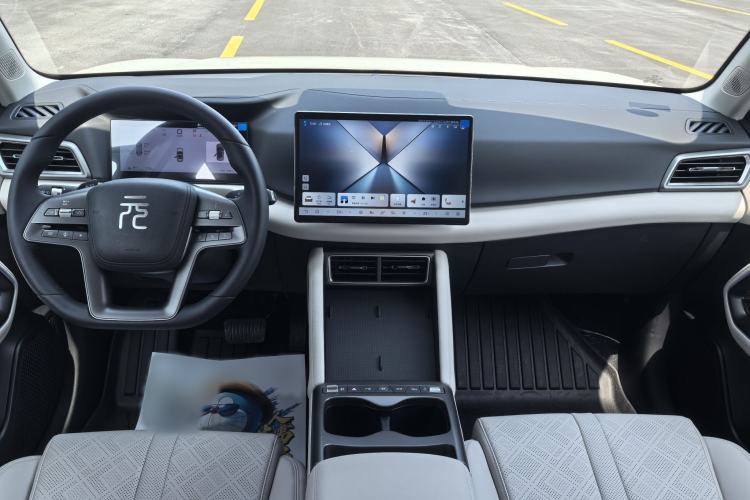 Used BYD Yuan UP 2025 Intelligent Driving Version 401 KM Dynamic Edition Interior 3