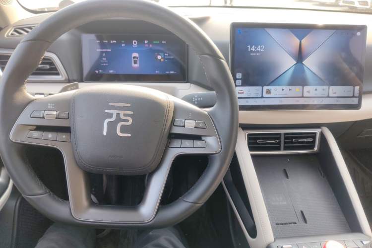 Used BYD Yuan UP 2025 Intelligent Driving Version 401 km Beyond-Range Edition Interior 3