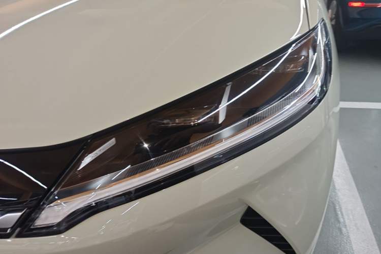 Used BYD Yuan UP 2025 Model 301KM Leading Version Left Front Headlight