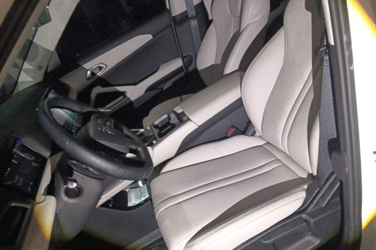 Used BYD Yuan UP 2025 Intelligent Driving Version 401 KM Dynamic Edition Left Front Seat