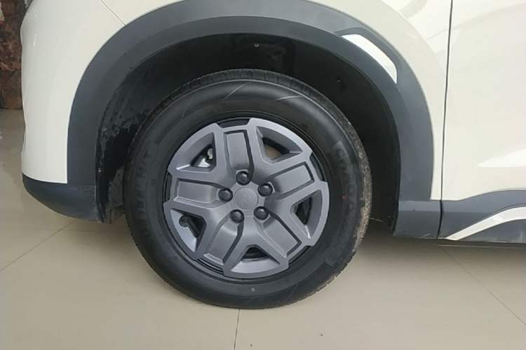 Used BYD Yuan UP 2025 Model 301KM Leading Version Left Front Wheel Hub