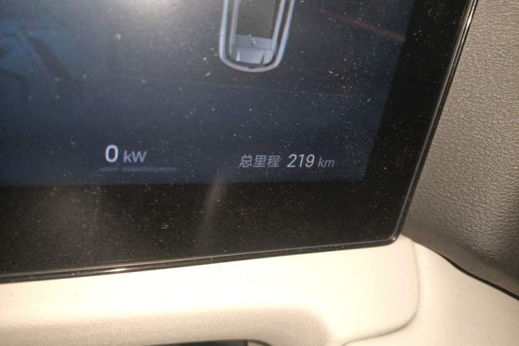 Used BYD Yuan UP 2025 Intelligent Driving Version 401 KM Dynamic Edition Odometer Close Up