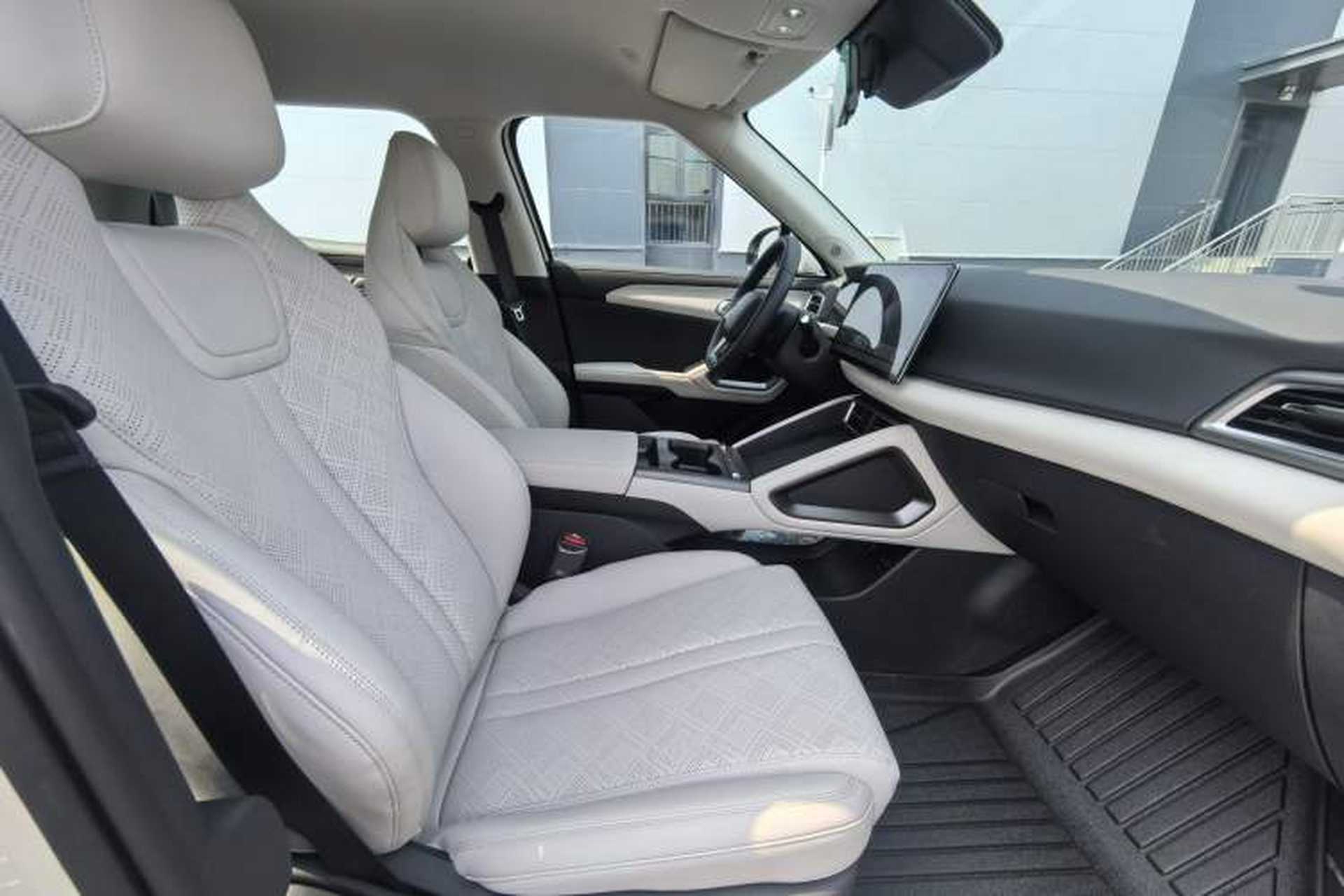 Used BYD Yuan UP 2025 Intelligent Driving Version 401 KM Dynamic Edition Right Front Seat