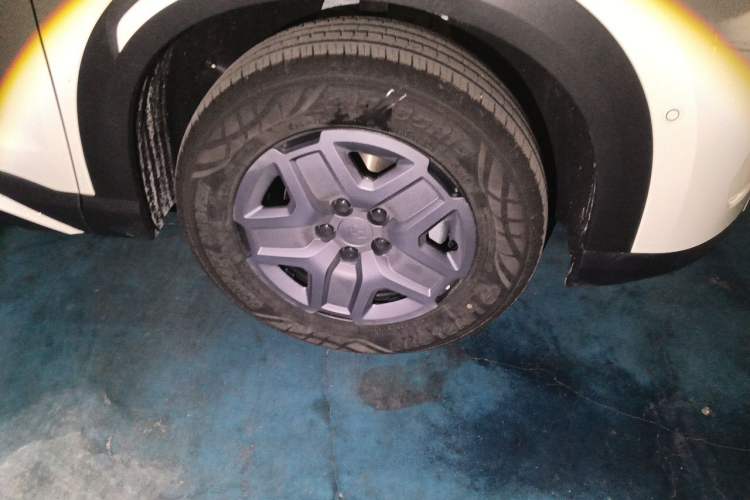Used BYD Yuan UP 2025 Intelligent Driving Version 401 KM Dynamic Edition Right Front Wheel Hub