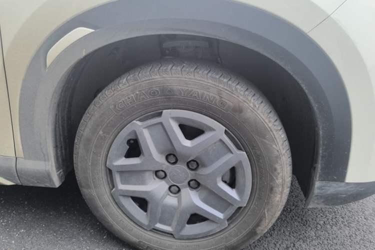 Used BYD Yuan UP 2025 Model 301KM Leading Version Right Front Wheel Hub