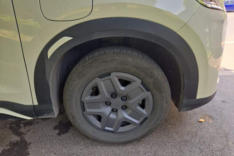 Used BYD Yuan UP 2025 Model 301KM Leading Version Right Front Wheel Hub