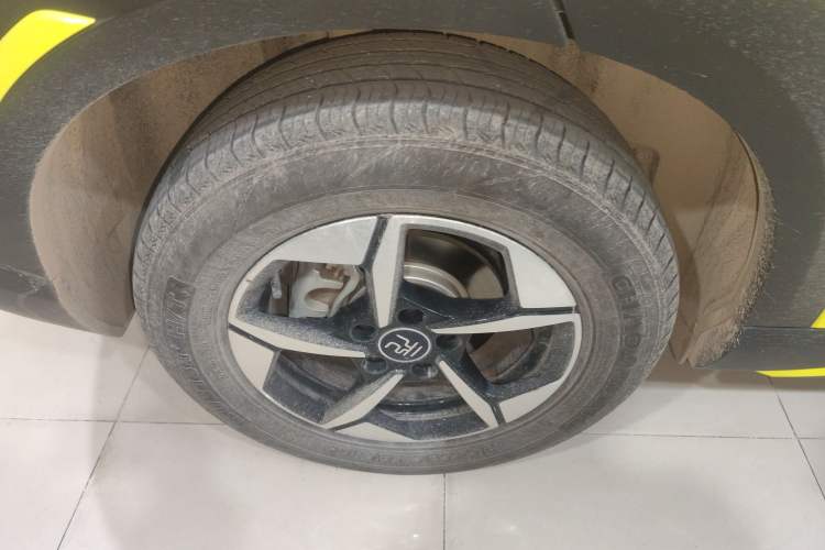 Used BYD Yuan UP 2025 Intelligent Driving Version 401 km Beyond-Range Edition Right Rear Wheel Hub