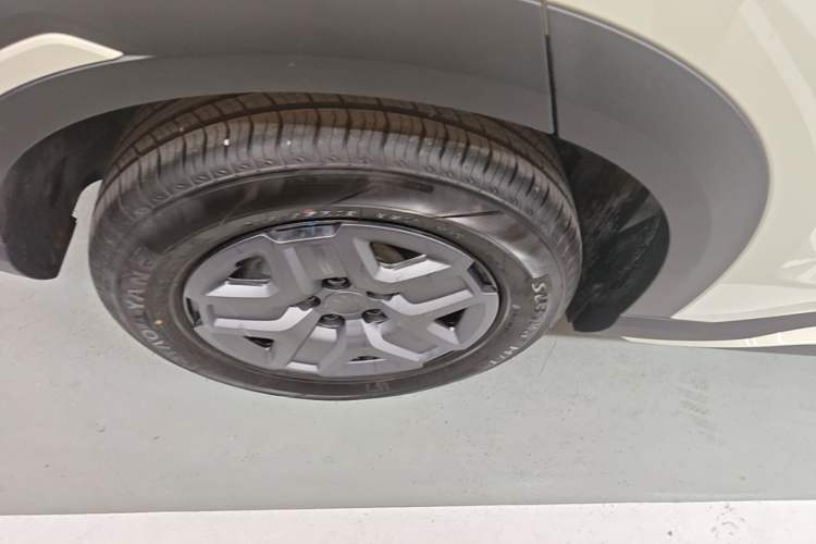 Used BYD Yuan UP 2025 Model 301KM Leading Version Right Rear Wheel Hub