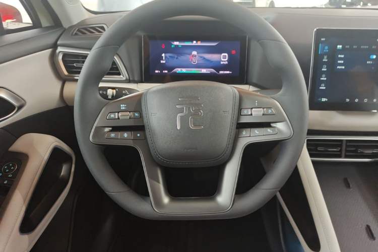 Used BYD Yuan UP 2025 Model 301KM Leading Version Steering Wheel