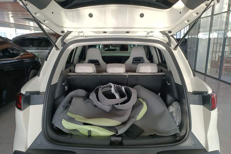 Used BYD Yuan UP 2025 Model 301KM Leading Version Trunk