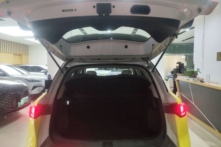 Used BYD Yuan UP 2025 Intelligent Driving Version 401 km Beyond-Range Edition Trunk