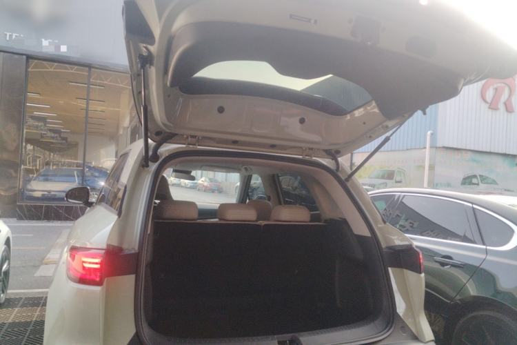 Used BYD Yuan UP 2025 Model 301KM Leading Version Trunk