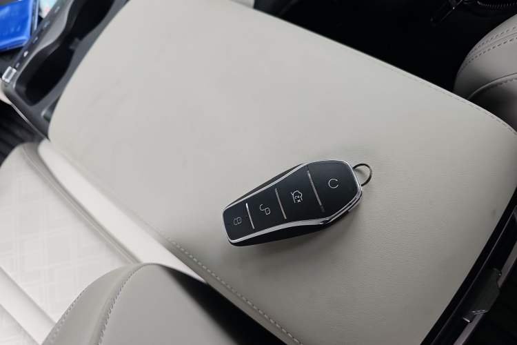 Used BYD Yuan UP 2025 Intelligent Driving Version 401 km Leading Edition Vehicle Key