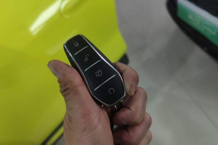 Used BYD Yuan UP 2025 Intelligent Driving Version 401 km Beyond-Range Edition Vehicle Key