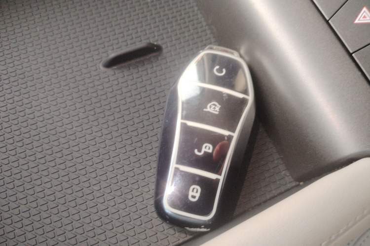 Used BYD Yuan UP 2025 Model 301KM Leading Version Vehicle Key
