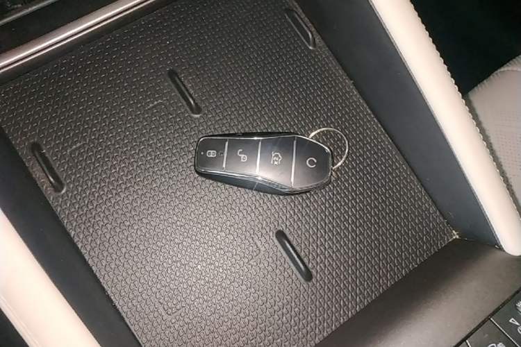 Used BYD Yuan UP 2025 Model 301KM Leading Version Vehicle Key