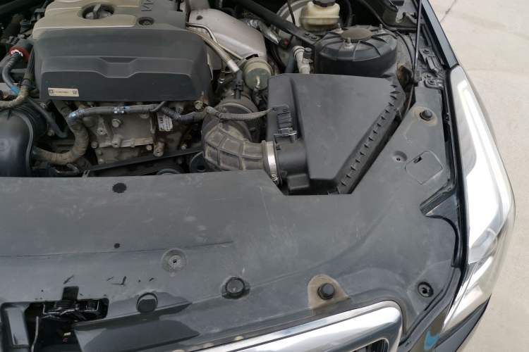 Used Cadillac ATS 2014 28T Comfort Version Engine Bay Left