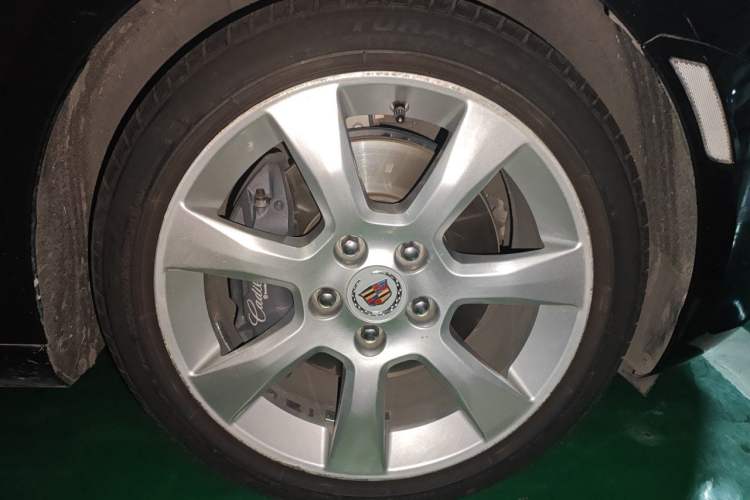 Used Cadillac ATS 2014 28T Elite Edition Right Front Wheel Hub
