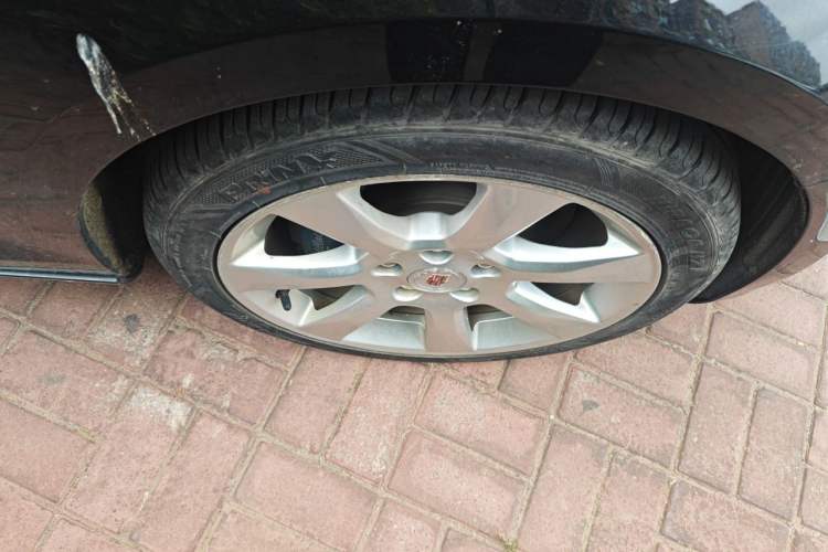 Used Cadillac ATS 2014 28T Comfort Version Right Front Wheel Hub